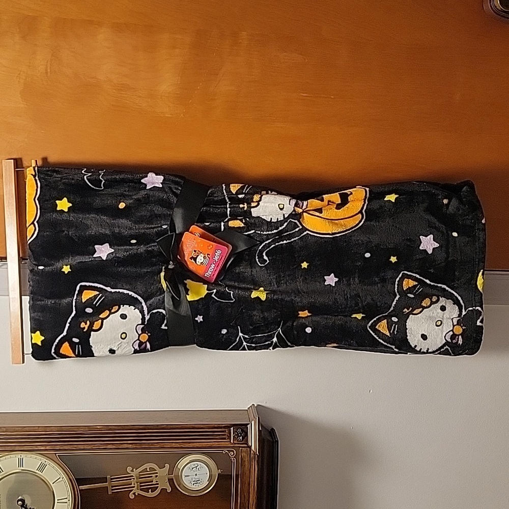 Hello Kitty Holloween Throw Vkanket - Picture 1 of 7